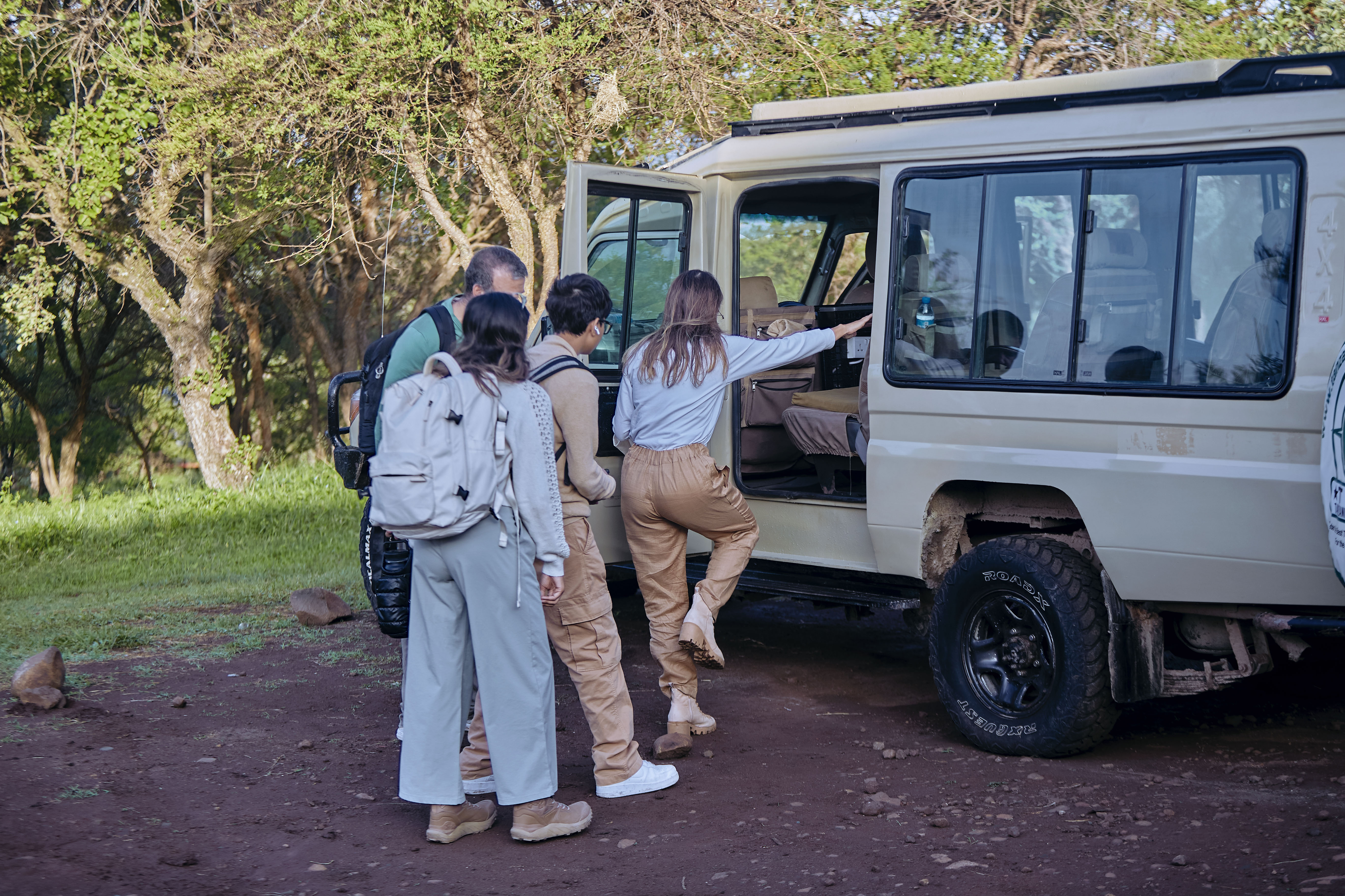 4x4 Toyota Land Cruiser special for 4-day private Tanzania safari tour from Arusha